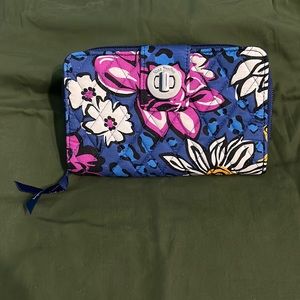 NWOT Vera Bradley Turnlock Wallet